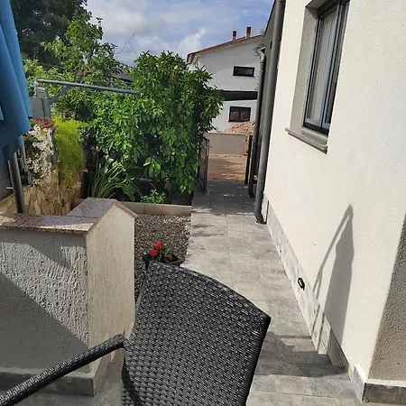 Manuela Villa